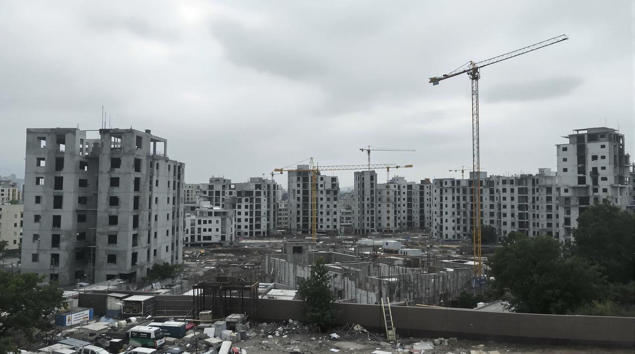 烂尾楼盘停工现场航拍,烂尾楼断供潮专题封面